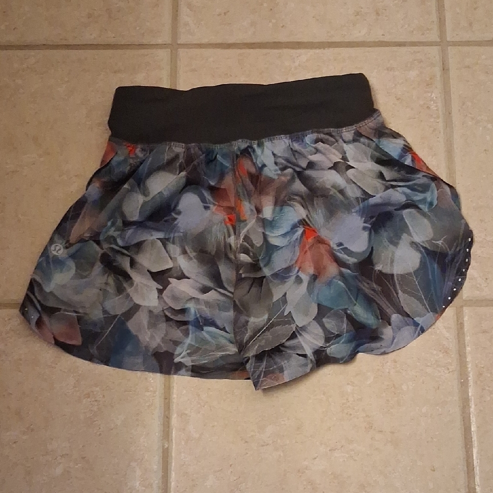 NWOT Lululemon Athletica Multicolor Floral Athletic Shorts Slit On Both Sides - Picture 2 of 5